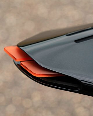 The striking rear fairing of the bike also bears the signature of Auto Fabrica