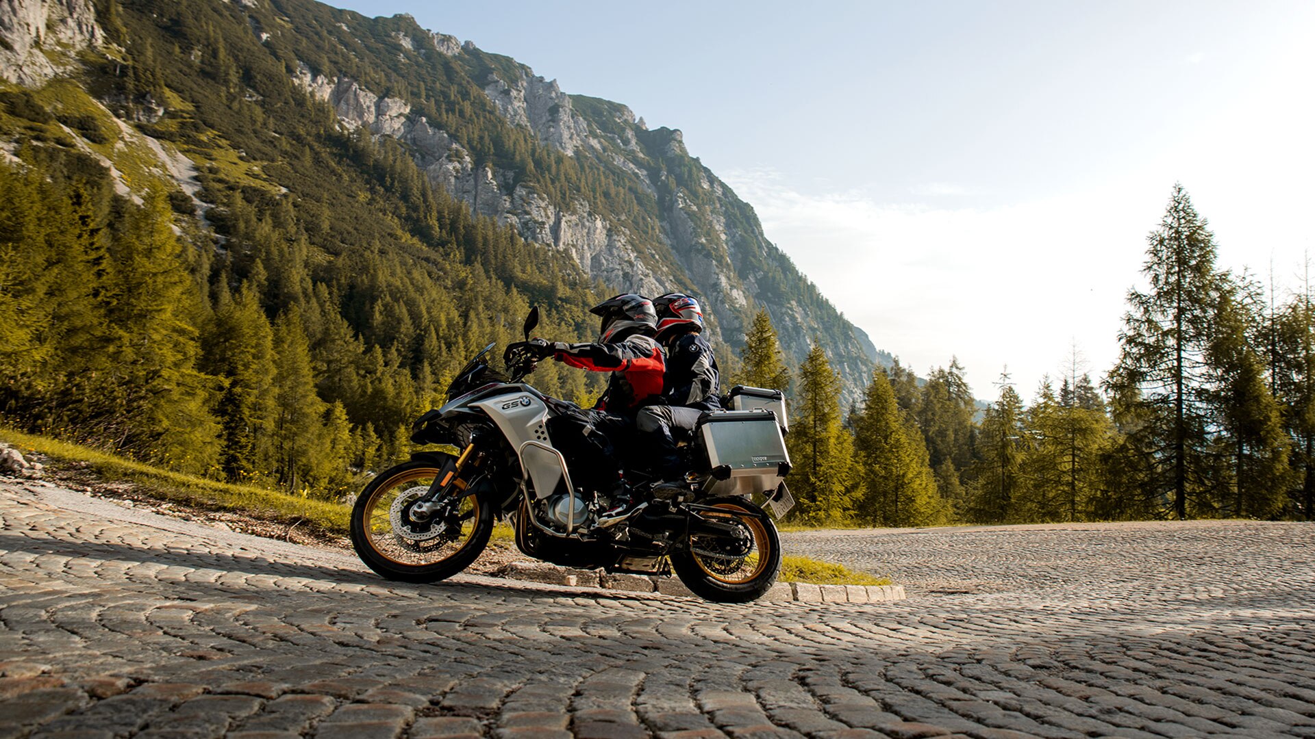 The comfortable rider's seat of the new BMW F 850 GS Adventure