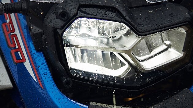 The LED headlight of the new BMW F 850 GS Adventure
