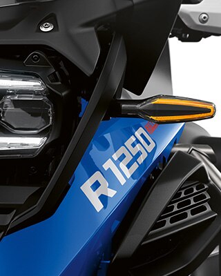 We see the standard LED indicators with Cruising Light option.
