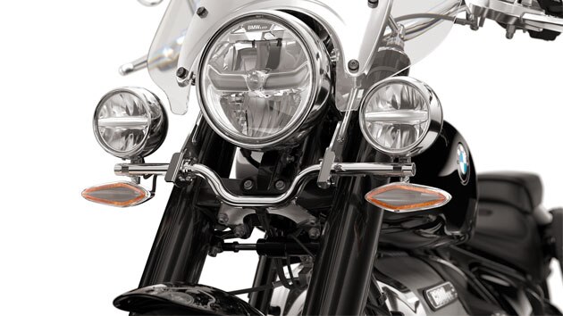 We see both of the smaller auxiliary headlights to the left and right of the main headlights.