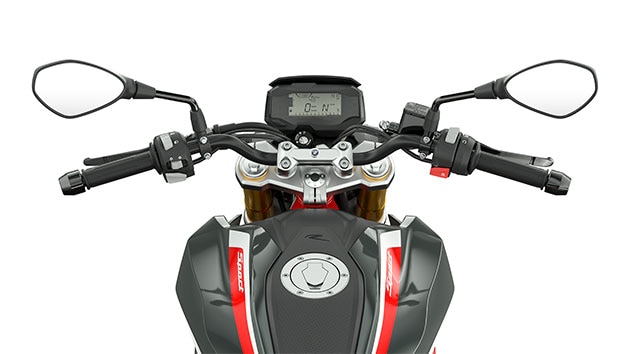 We see the handlebar and control elements of the G 310 R.