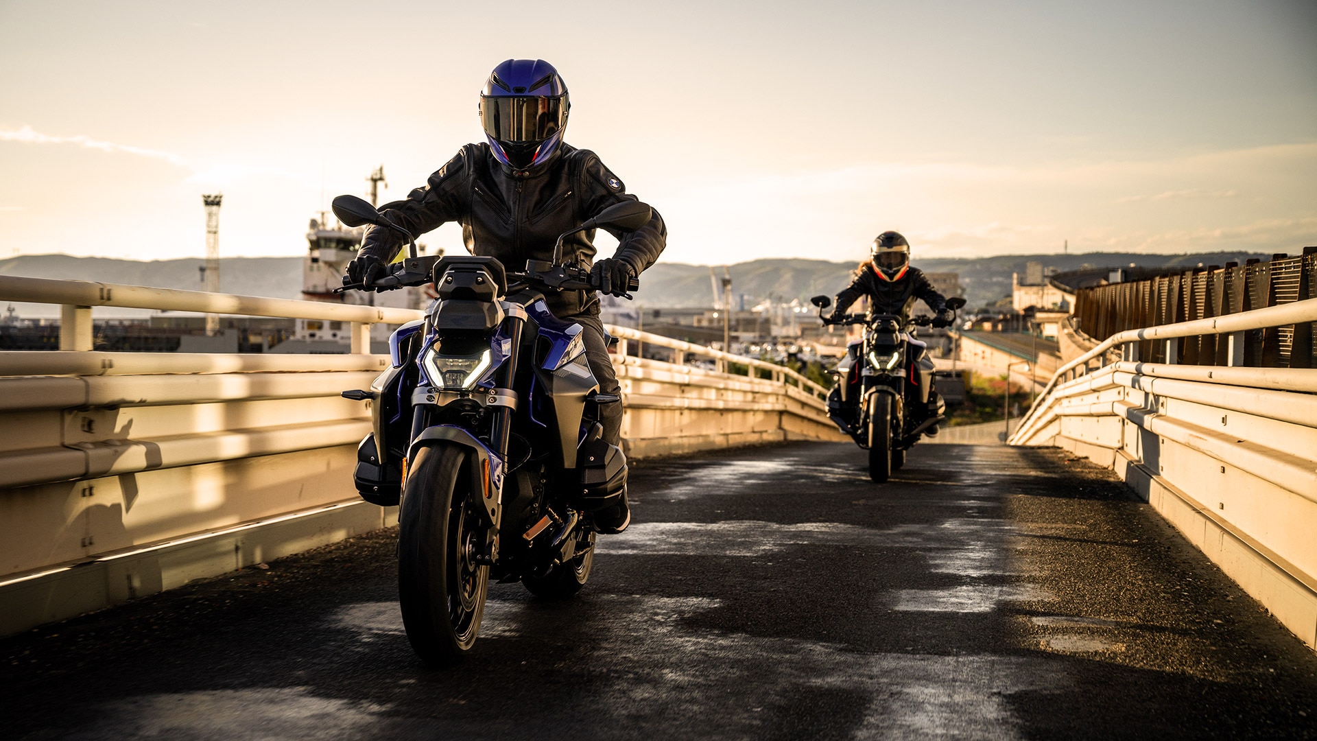 Data & Equipment | R 1300 R | BMW Motorrad