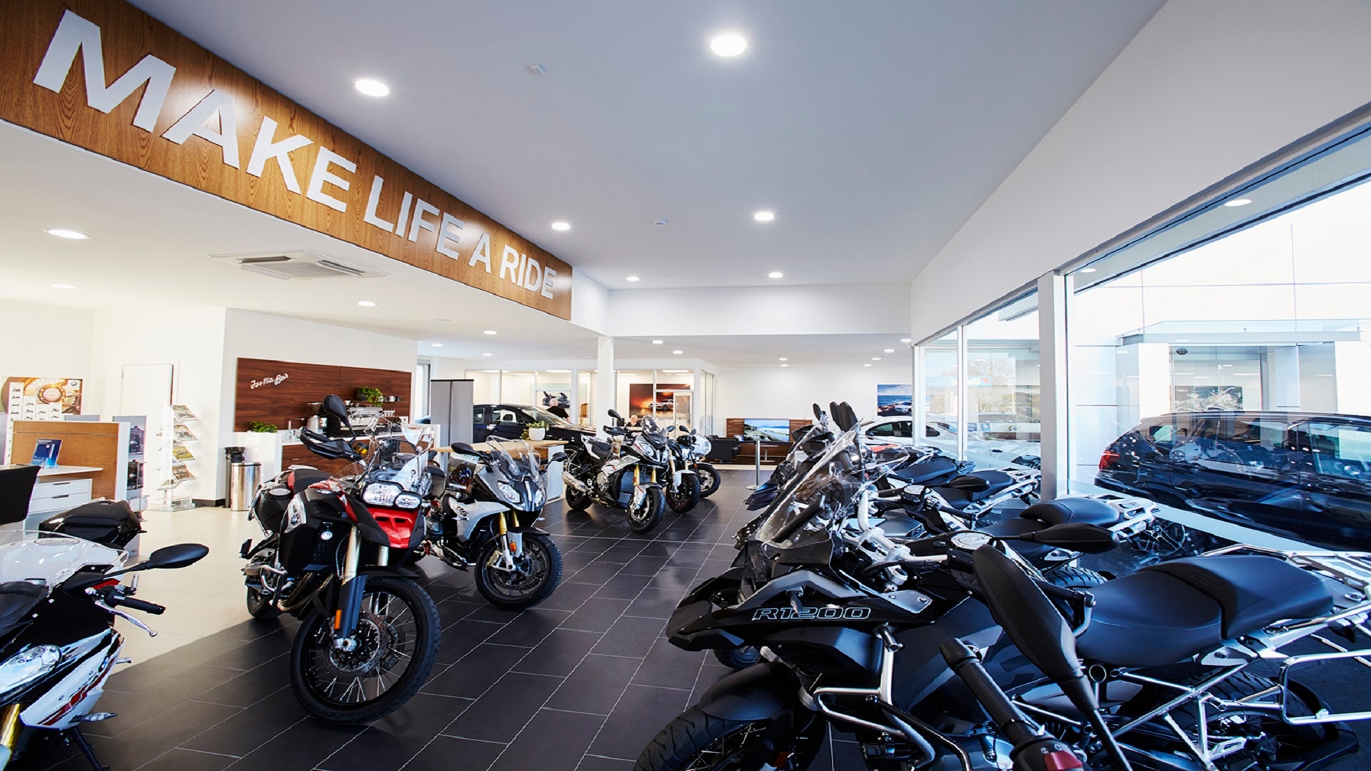 Motorrad dealers top